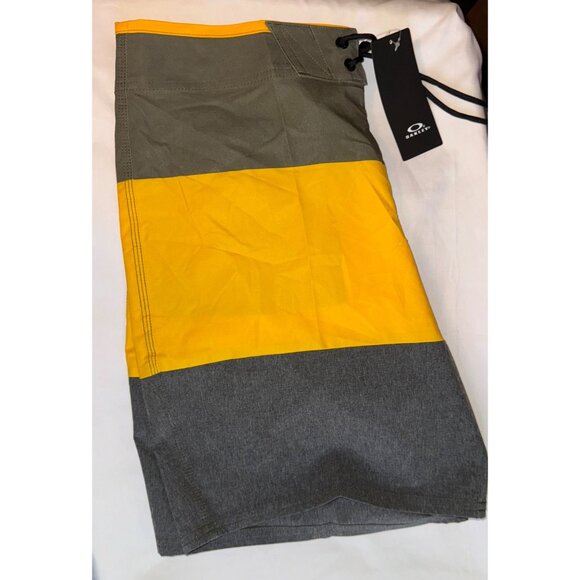 Oakley Mens Ollie Block Melange 18" Board Shorts, Yellow/Grey, Size 31, NWT - Picture 4 of 4